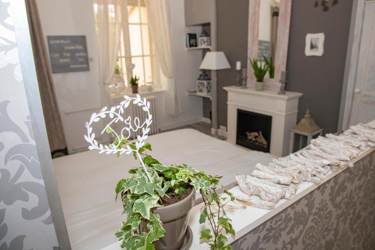Les Suites De La Domaine Chateau De Fretoy Morlet Buitenkant foto